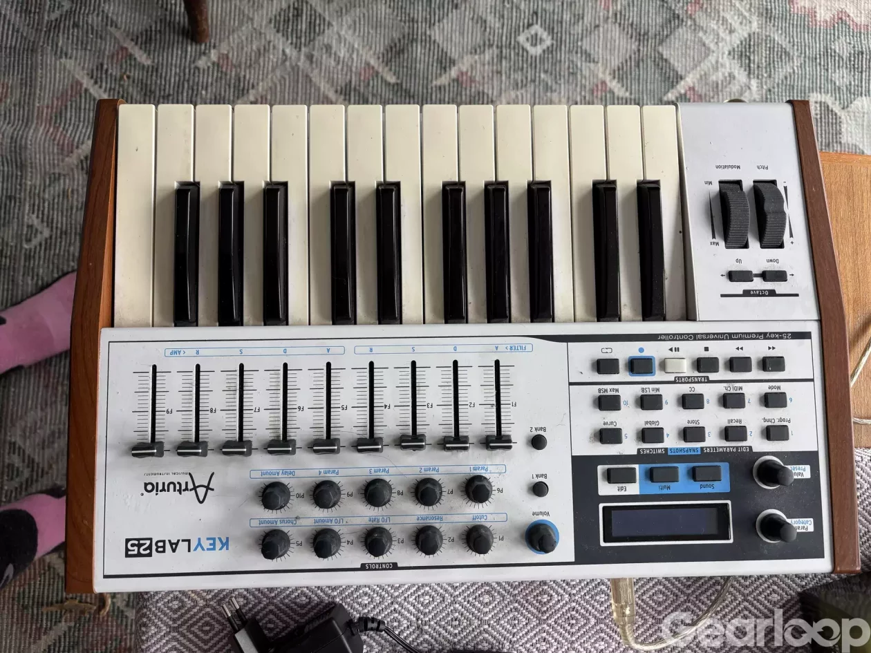 Komplett hemmastudio – Genelec, Apollo Twin & MIDI-keyboard - bild 4