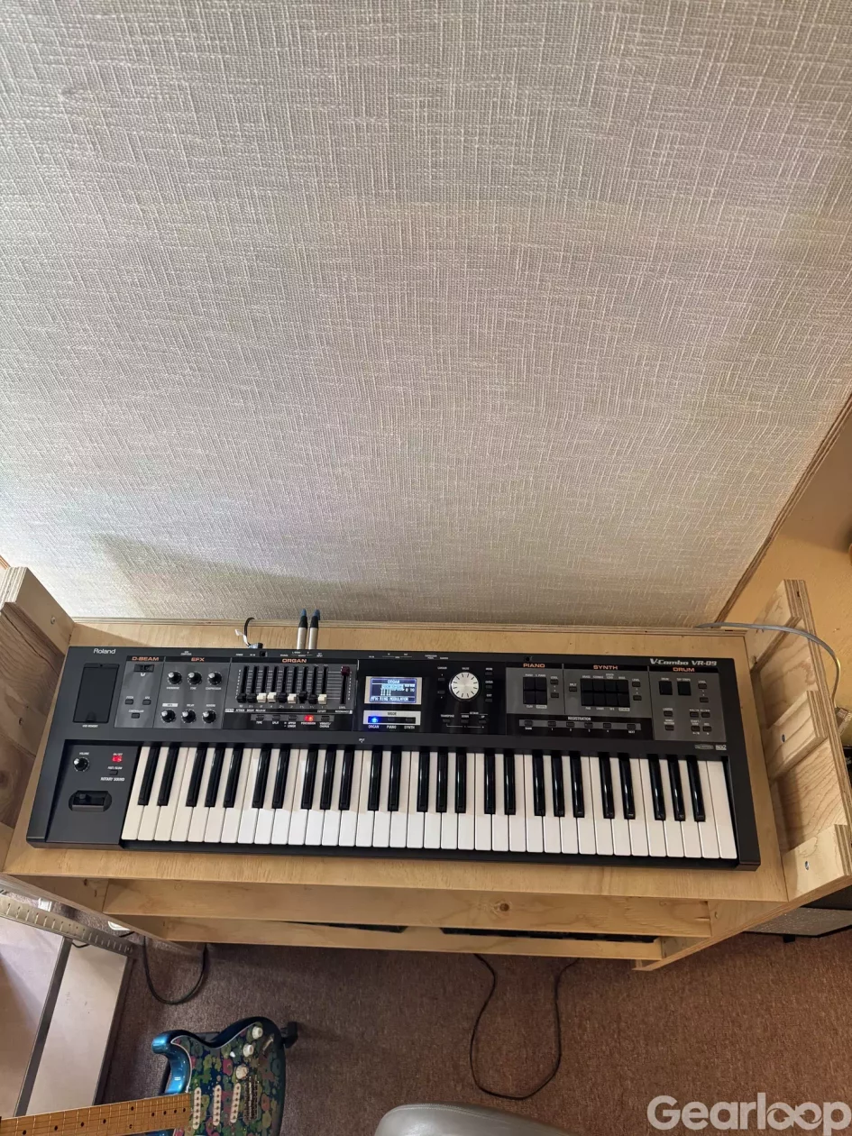 Roland VR-09 V-Combo - Stage keyboard / synth / organ - bild 2