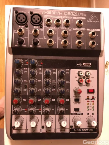 Behringer Xenyx Q802USB mixer
