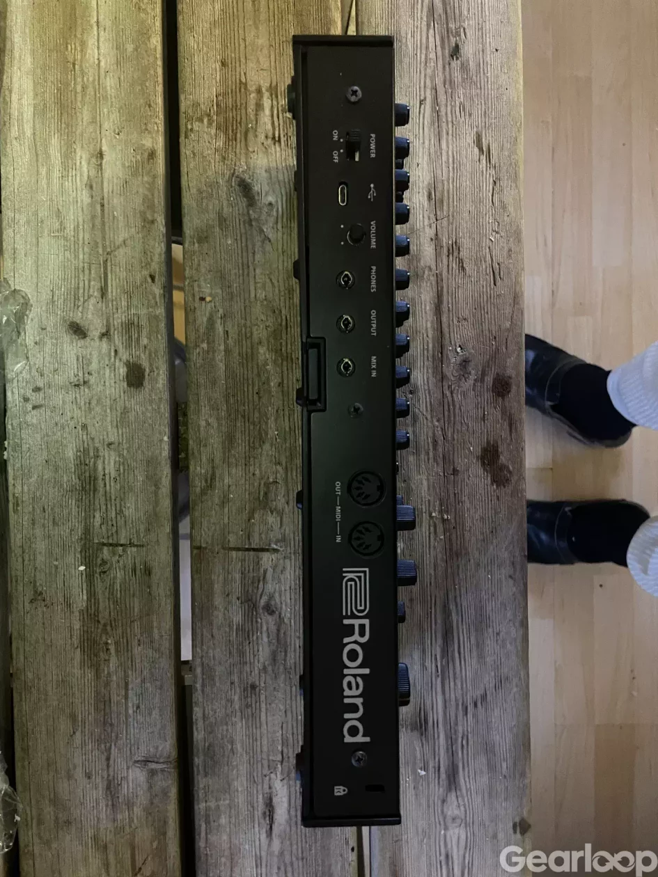 Roland Boutique TR-8 trummaskin svart. - bild 2