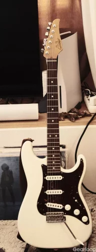 Suhr Scott Henderson signature