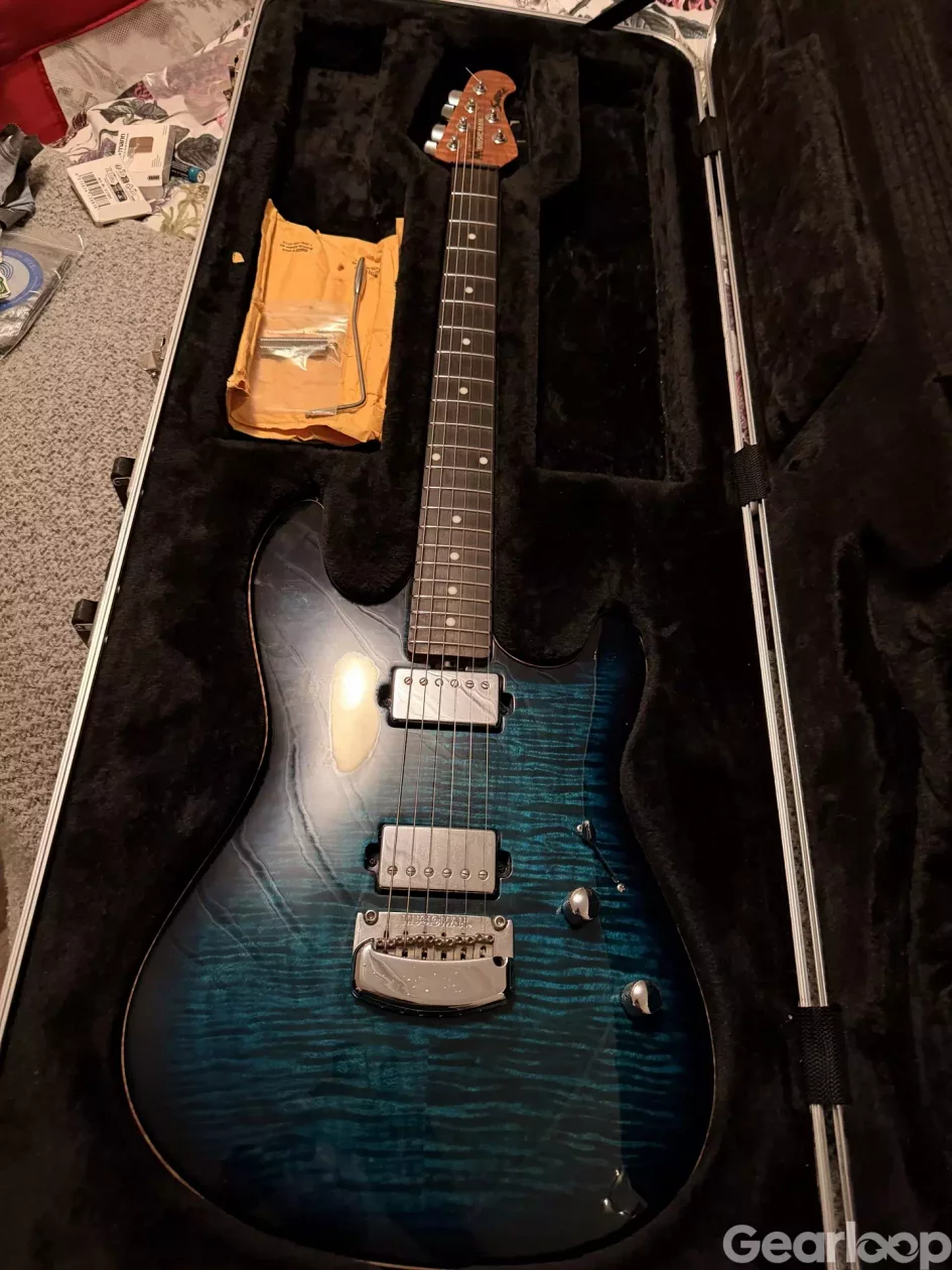 Music man Sabre HH Deep blue burst ( obs inte den billigare ster - bild 4