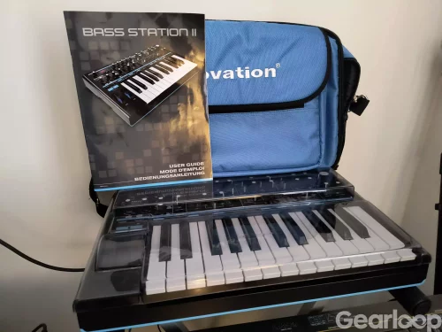 Novation Bass Station 2 + decksaver + väska