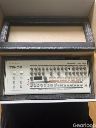 Roland TR-09