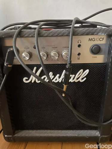 Marshall MG10CF Förstärkare Carbon Fiber