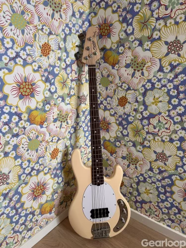 Sterling Stingray Sub4 Vintage Cream w/ Seymour Duncan pickup