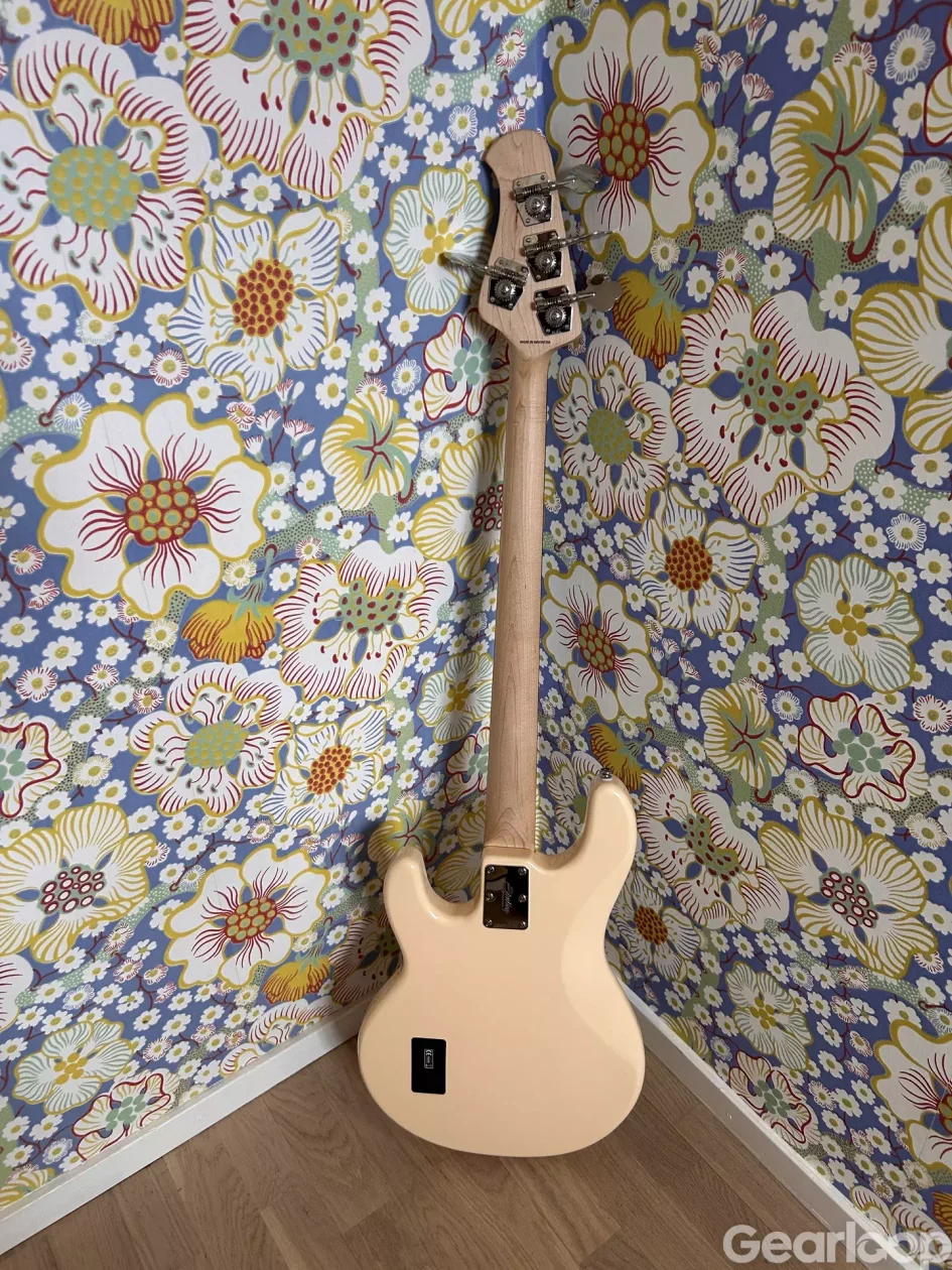 Sterling Stingray Sub4 Vintage Cream w/ Seymour Duncan pickup - bild 2
