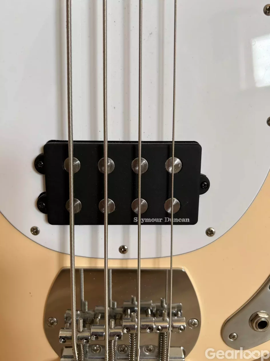 Sterling Stingray Sub4 Vintage Cream w/ Seymour Duncan pickup - bild 5