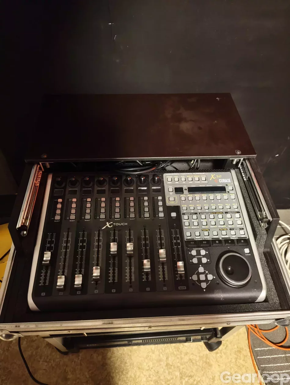 behringer x-touch med case - bild 2