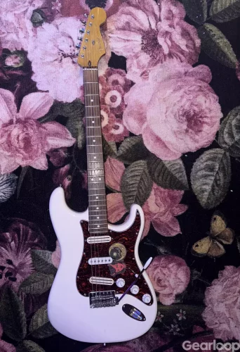 Fender stratocaster modern player