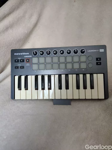 Novation Launchkey Mini MIDI-klaviatur svart