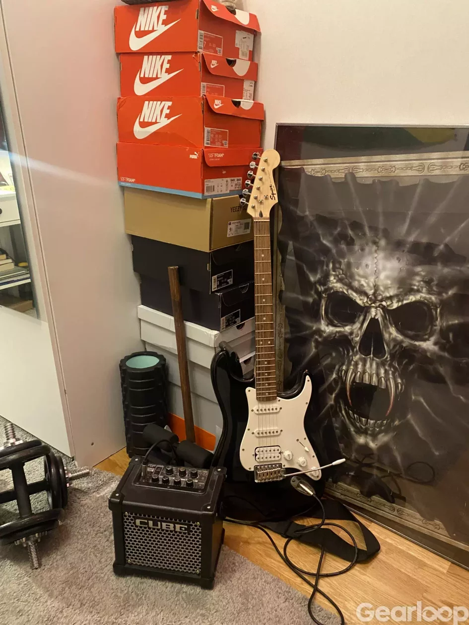 Squier by Fender Stratocaster + Cube Amp starter pack. - bild 2