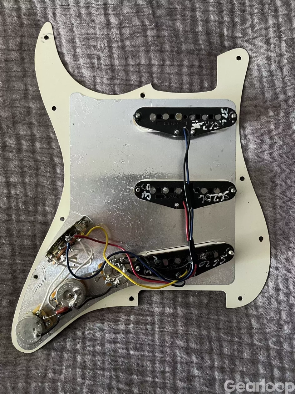 Laddat plektrumskydd Fender - bild 2