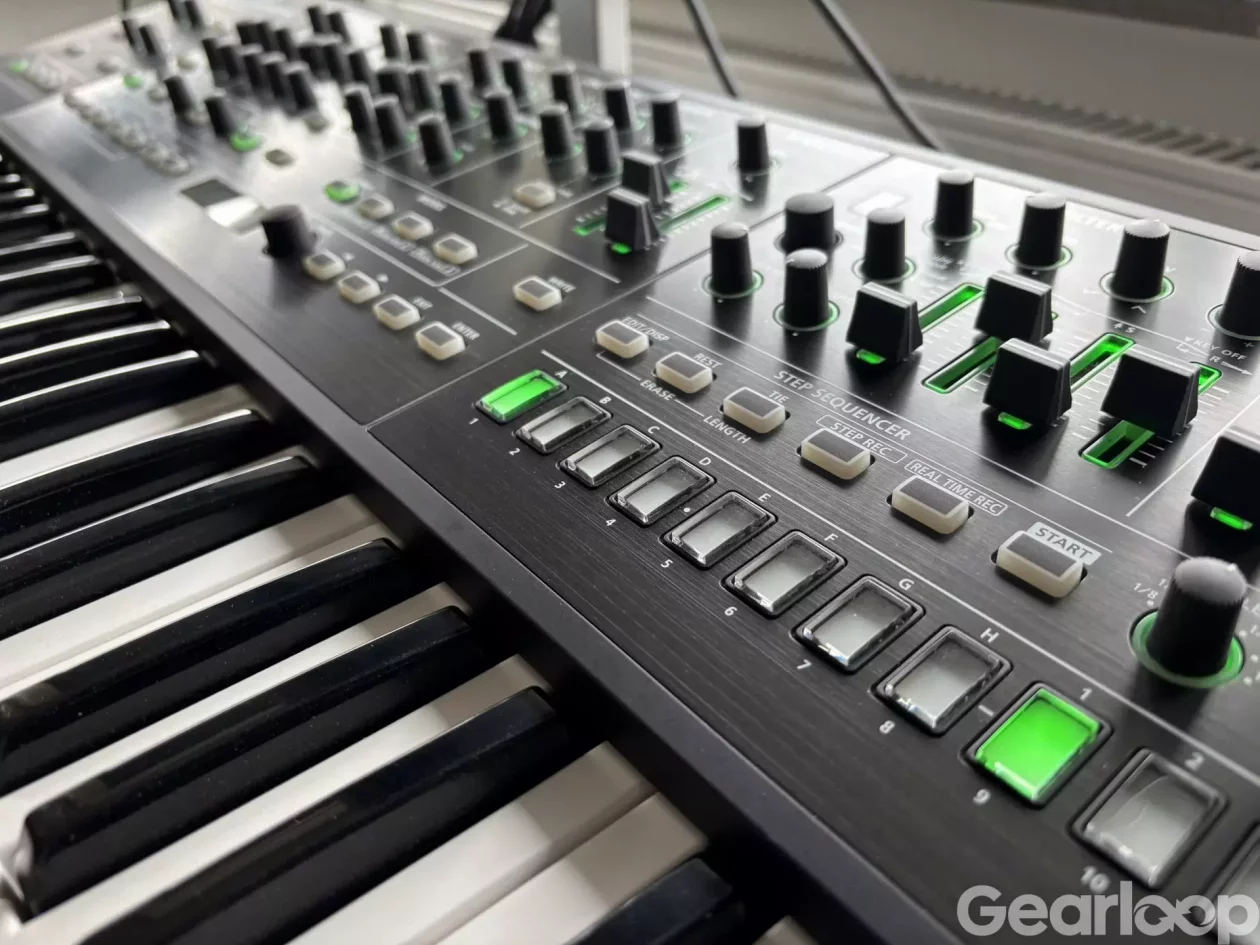 Roland System-8 - skick som ny - bild 2