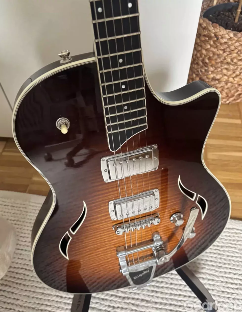 Taylor T3/B Semi-Hollow Electric Guitar med Bigsby - bild 3