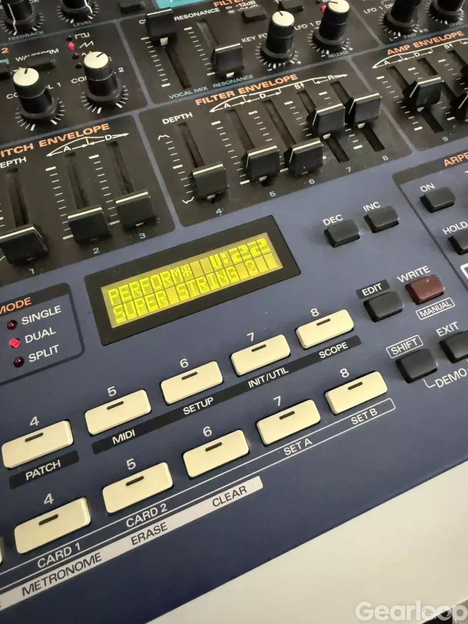 Roland JP-8080 i fint skick med manual och rackfästen - bild 2
