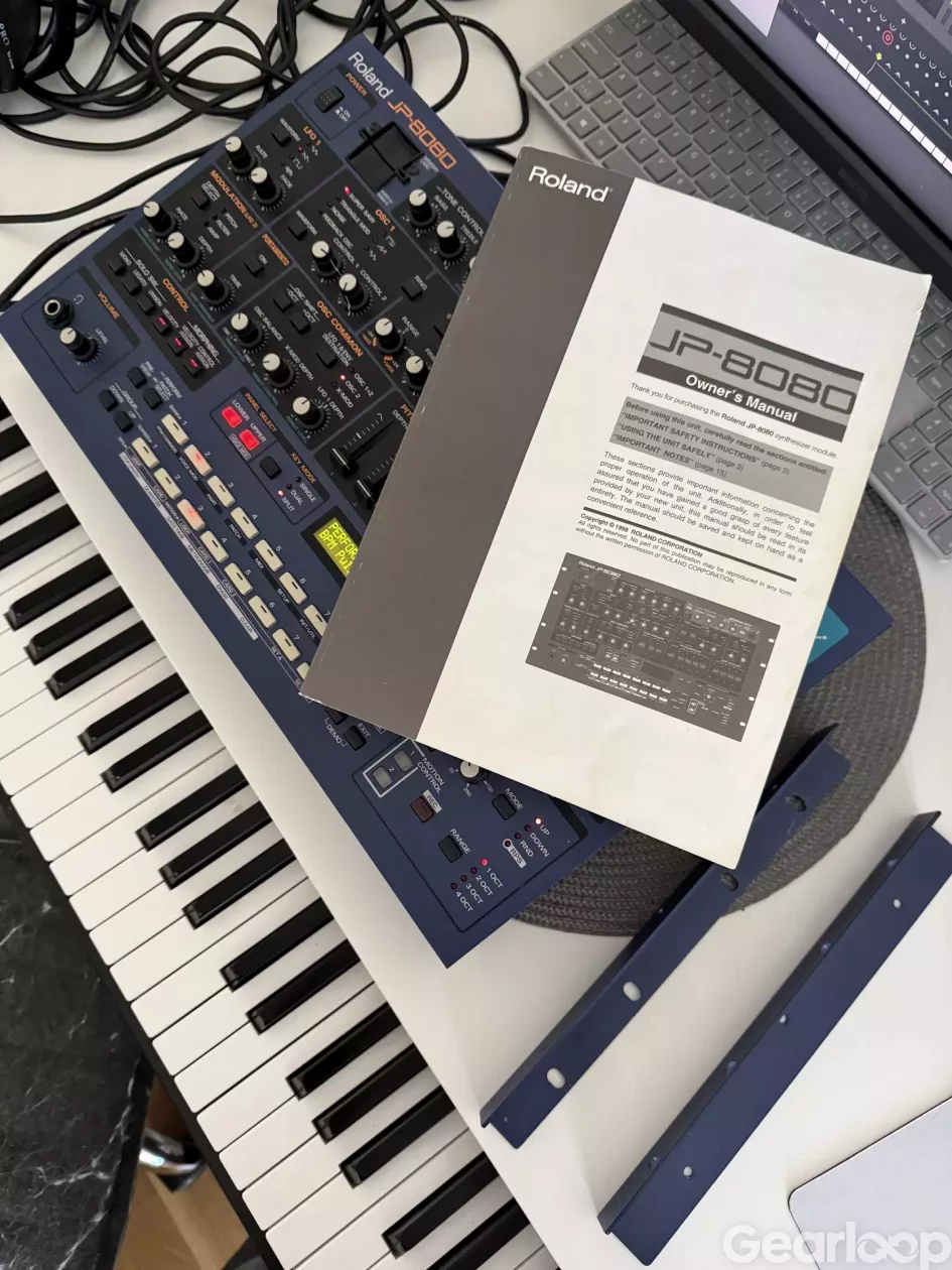 Roland JP-8080 i fint skick med manual och rackfästen - bild 3