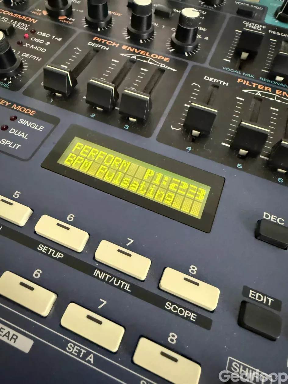 Roland JP-8080 i fint skick med manual och rackfästen - bild 4