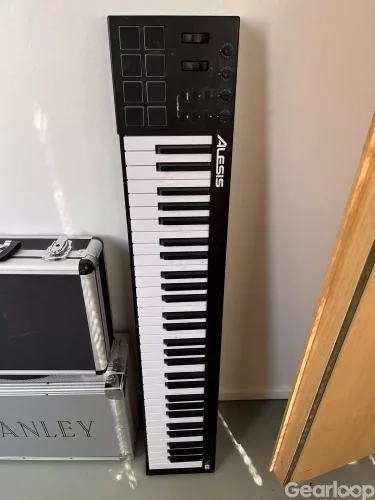 Alesis V61 midi keyboard