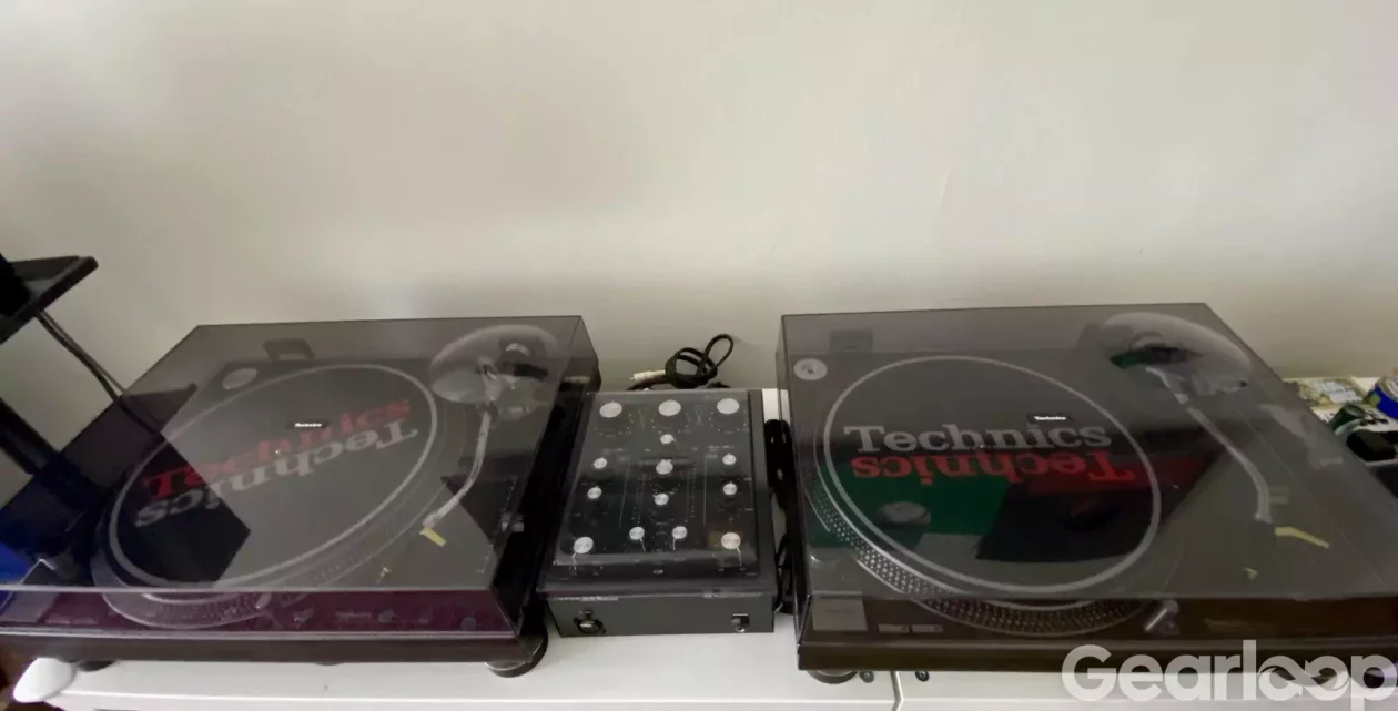 Komplett vinylsetup: 2x Technics SL-1210 MK2 och Omnitronic TRM- - bild 2