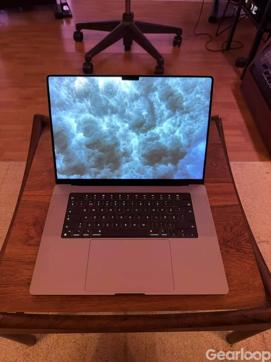 MacBook Pro 16" M2 Max, 64GB RAM, 4TB SSD, Nytt batteri! - bild 2