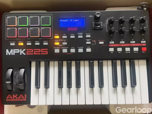 Akai MPK 225