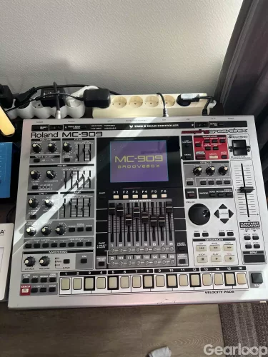 Roland MC-909.