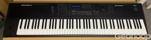 Kurzweil PC88 Stagepiano med case och stativ