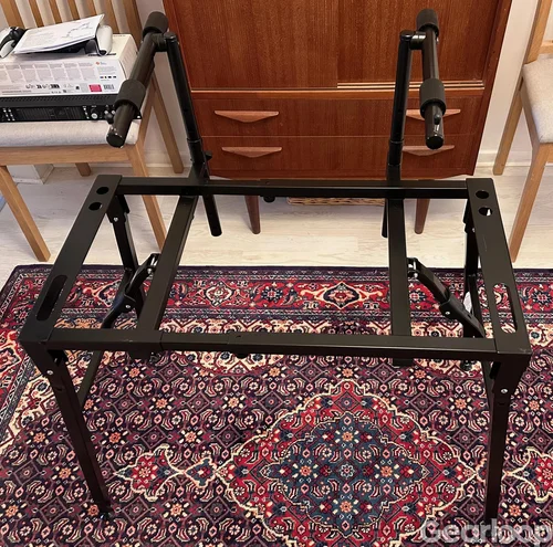 Smidigt och flexibelt tvåvånings keyboardstativ
