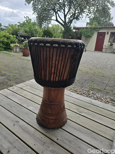 Superfin Handbyggd Djembe
