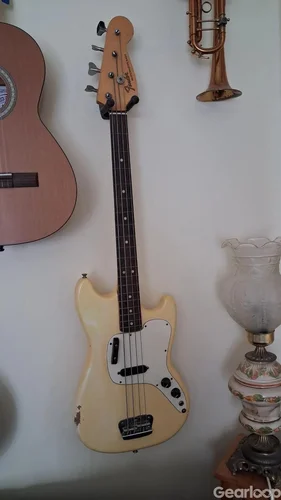 Fender musicmaster bas 1975