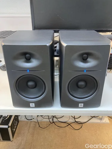 JBL LSR2325P studiomonitorer