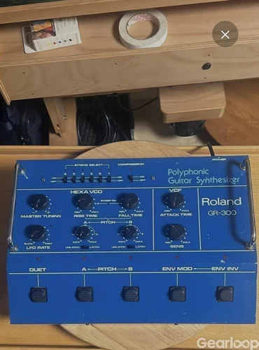 Roland GR-300 Polyphonic Guitar Synthesizer
