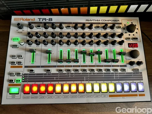 Roland TR-8 m 7x7 expansion och 909 skin