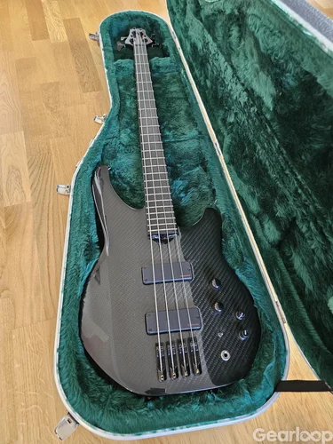 Status Stealth 2 med custom jazzhals