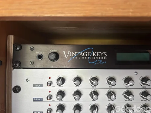 EMU Vintage keys plus