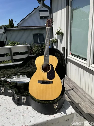 Martin 018 akustisk gitarr