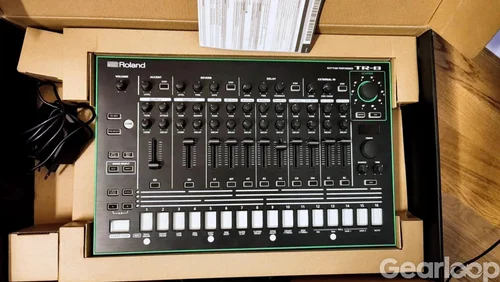 Roland TR-8
