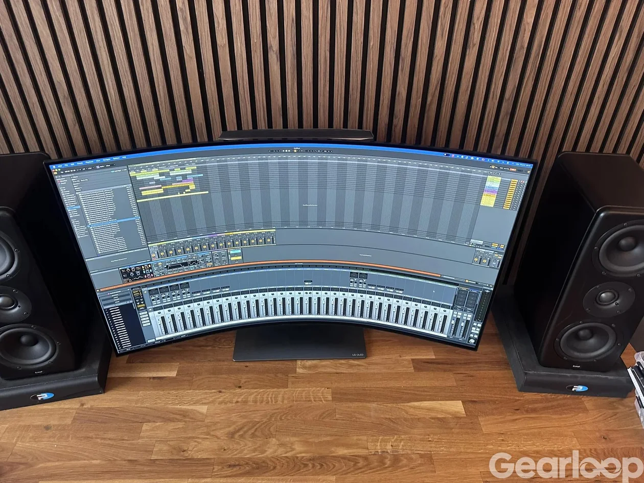 LG OLED Flex 42” med böjbar skärm. - bild 2