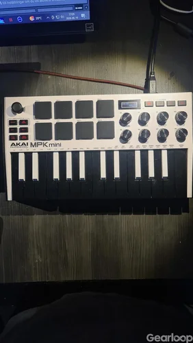 Akia MPK mini special edition white