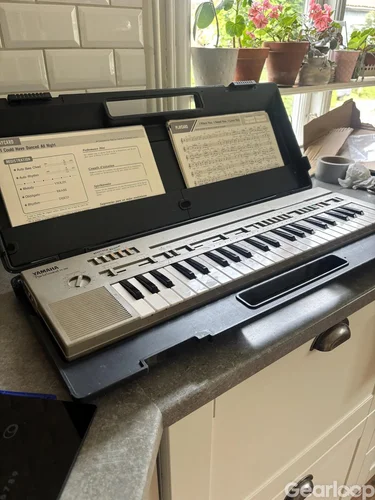 Yamaha portasound. Pc-100