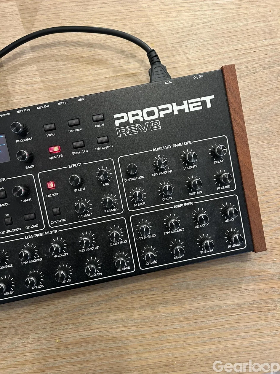 Sequential Prophet REV2 -8 Desktop Synth - bild 3