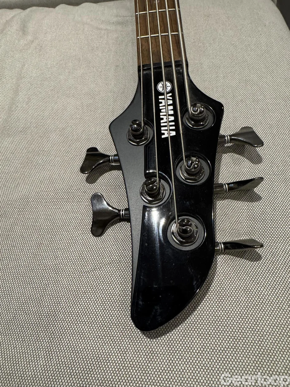 Yamaha RBX375 5-strängad elbas – fint skick - bild 2