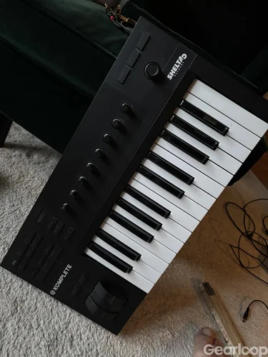 Komplete Kontrol A25