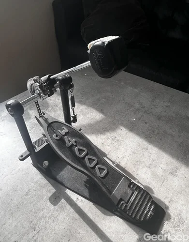 DW 4000 trumpedal