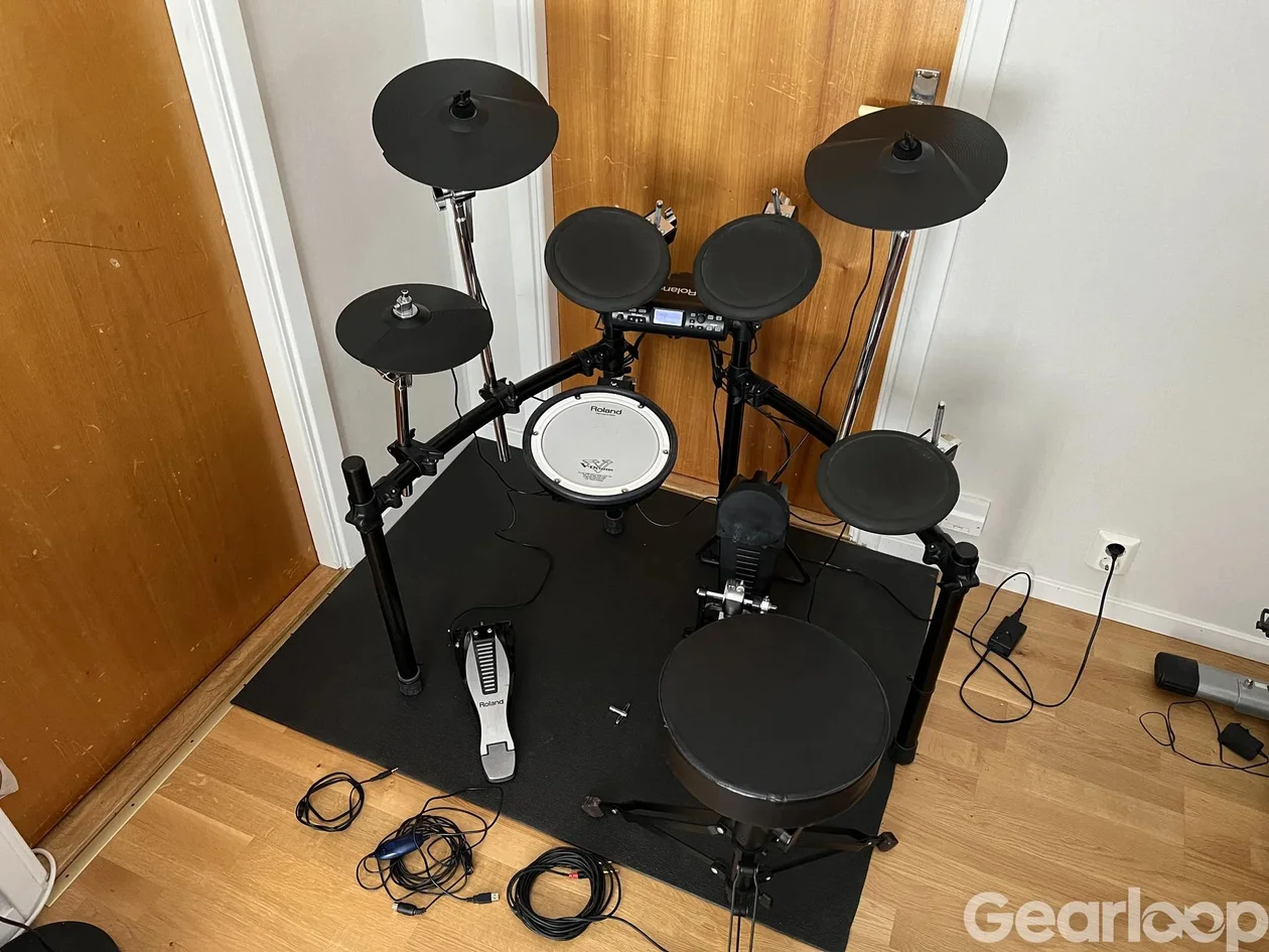 Roland TD-4 V-Drums komplett paket + extra tillbehör - bild 1