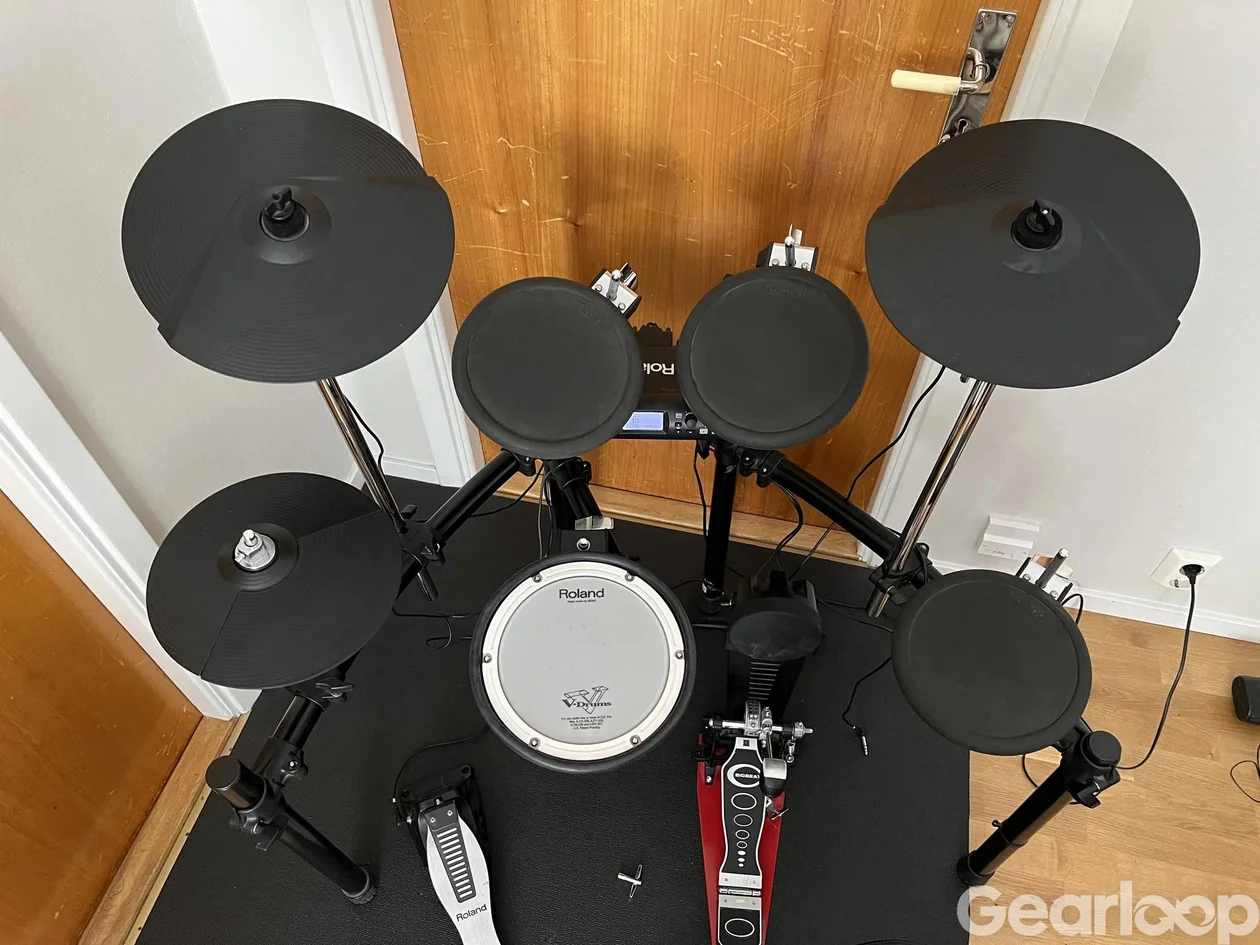Roland TD-4 V-Drums komplett paket + extra tillbehör - bild 2