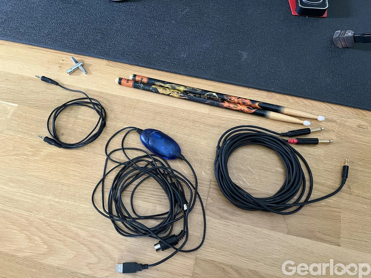 Roland TD-4 V-Drums komplett paket + extra tillbehör - bild 5