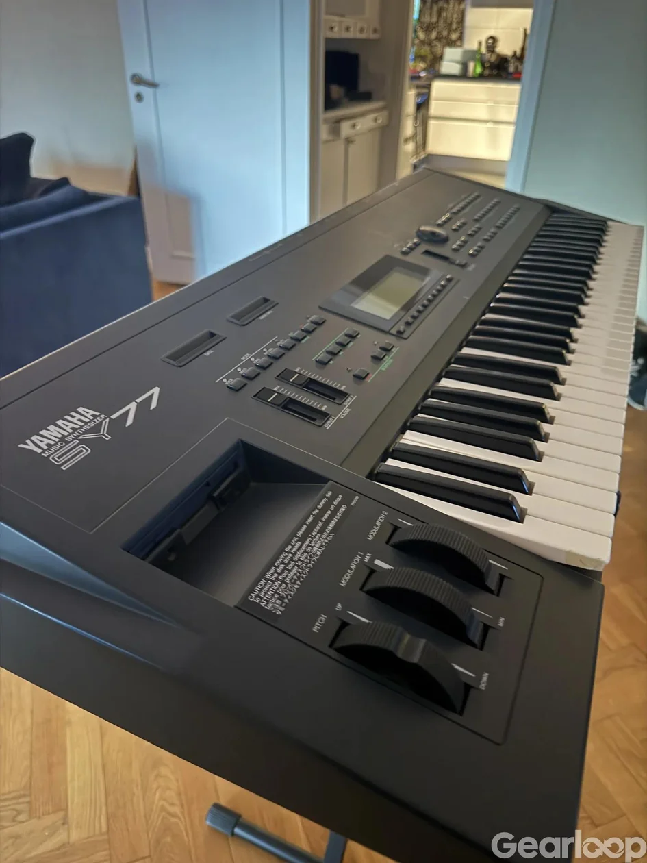 Yamaha SY-77 mot TG-77 - bild 2