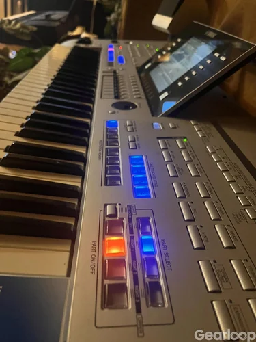 Yamaha Tyros 4 Digital Workstation with Yamaha TRS-MS04 Speakers